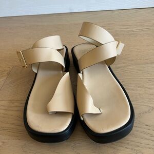 Abercrombie sandals size 9